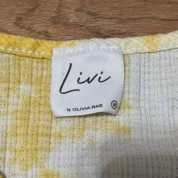 2 FEMININE CROP TOPS - Picture 6 of 7